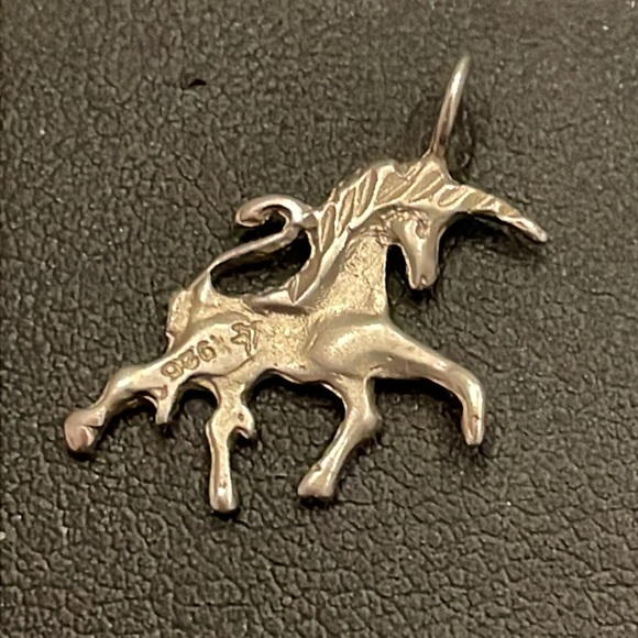 4 vintage Charm Lot 2  stamped 925or Sterling the others are silver no stamp. - Picture 6 of 7